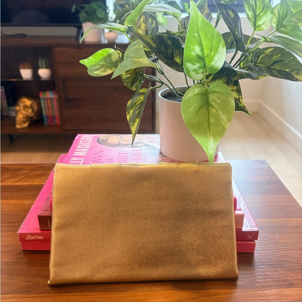 Vintage Gold 80’s Metallic Pleated Faux Leather Clutch